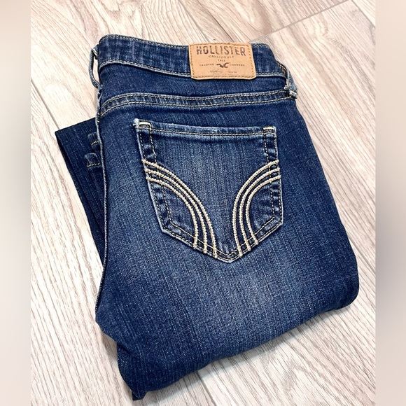 Hollister Dark Wash Low-Rise Flared Jeans, S25 - Picture 7 of 7